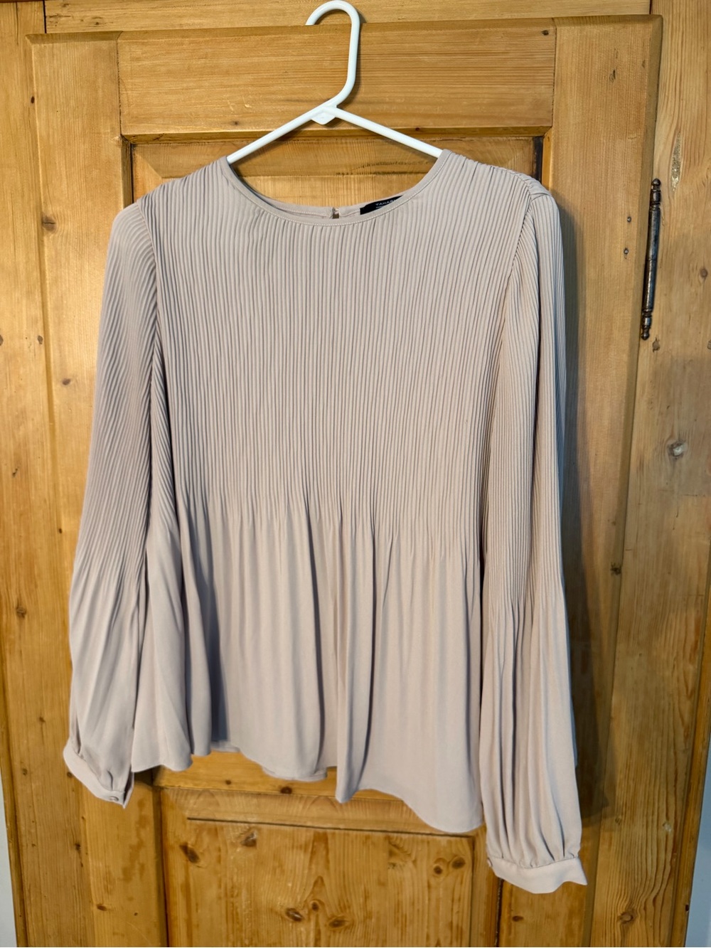 Tahari Pleated Long-Sleeve Blouse in Light Taupe Sz Medium Flattering Fit